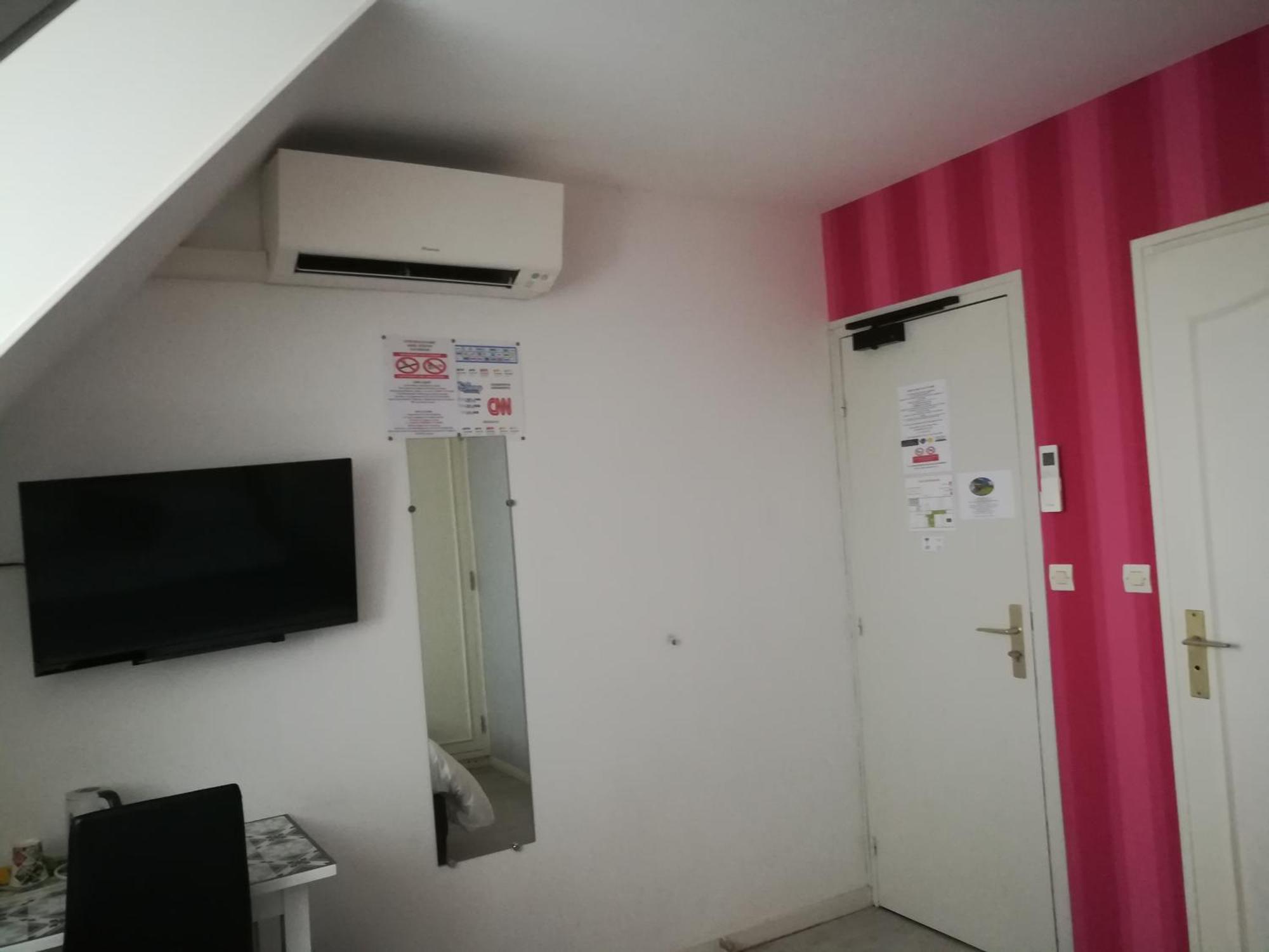 Contact Hotel Du Relais Thouars Room photo