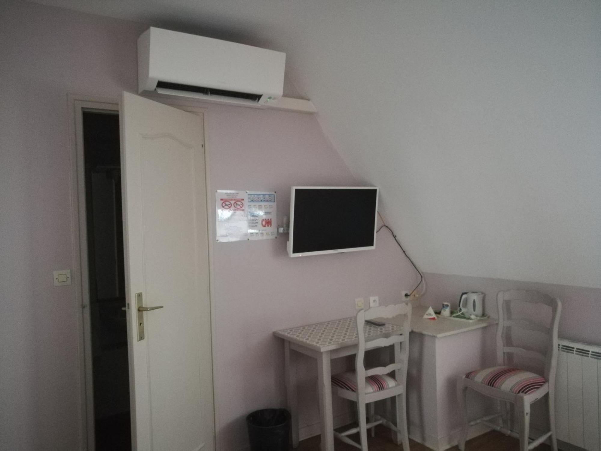 Contact Hotel Du Relais Thouars Room photo