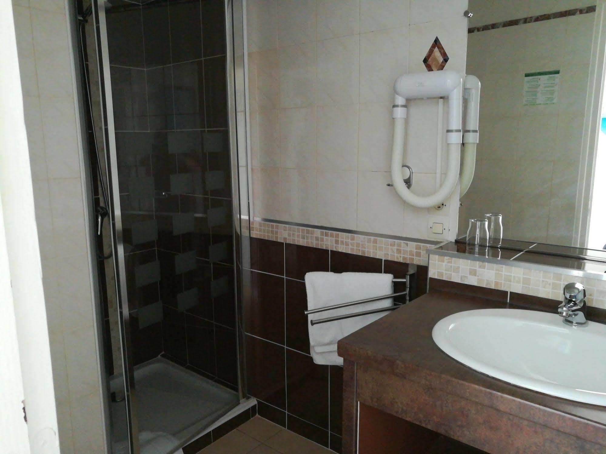 Contact Hotel Du Relais Thouars Exterior photo