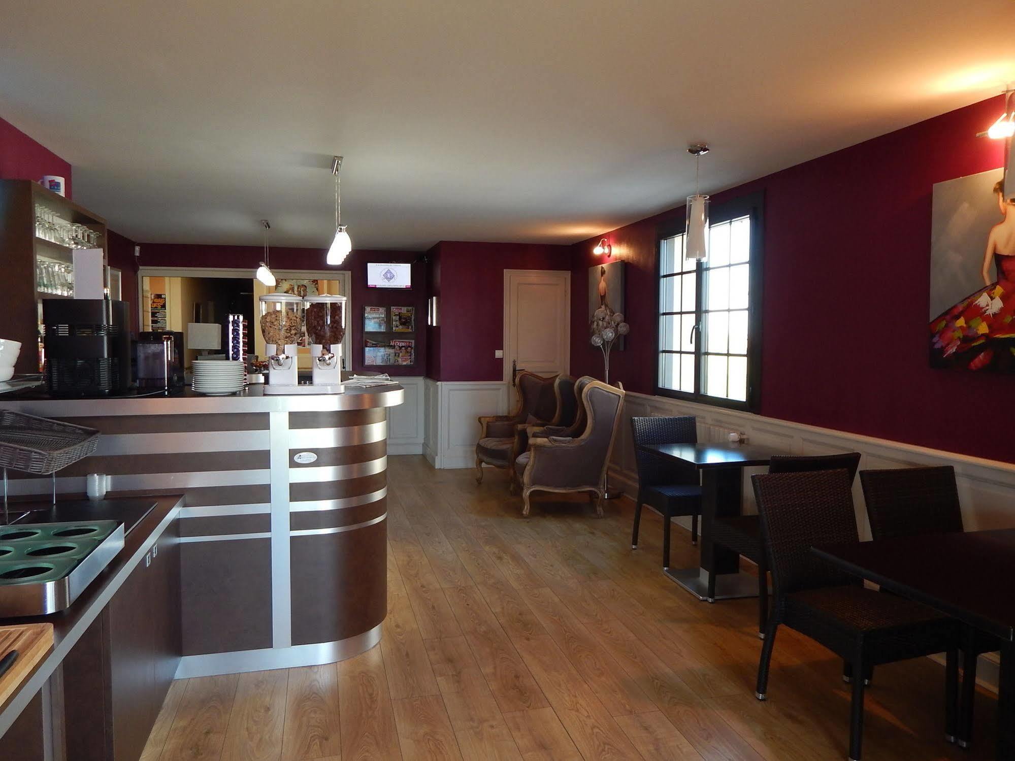 Contact Hotel Du Relais Thouars Exterior photo
