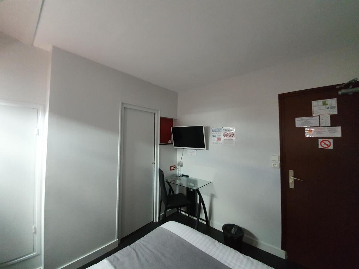 Contact Hotel Du Relais Thouars Room photo